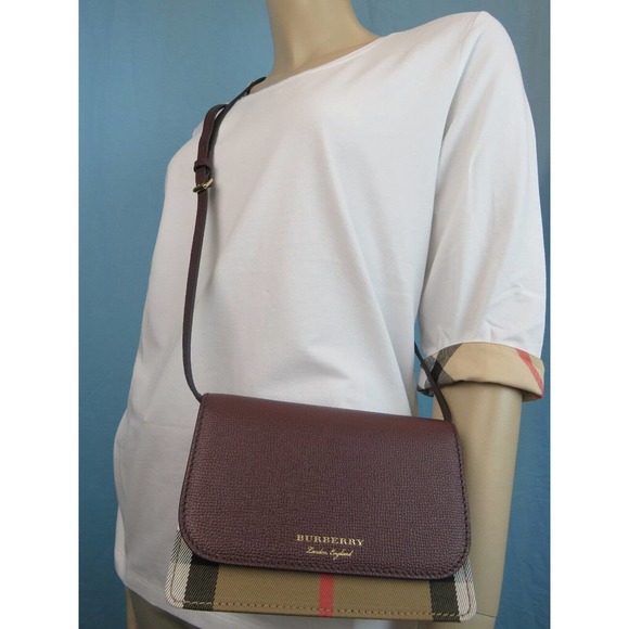 $910 BURBERRY HAMPSHIRE BURGUNDY LEATHER HOUSE CHECK SMALL CROSSBODY CLUTCH BAG - Picture 6 of 12